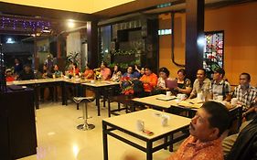 Hotel Sing A Song