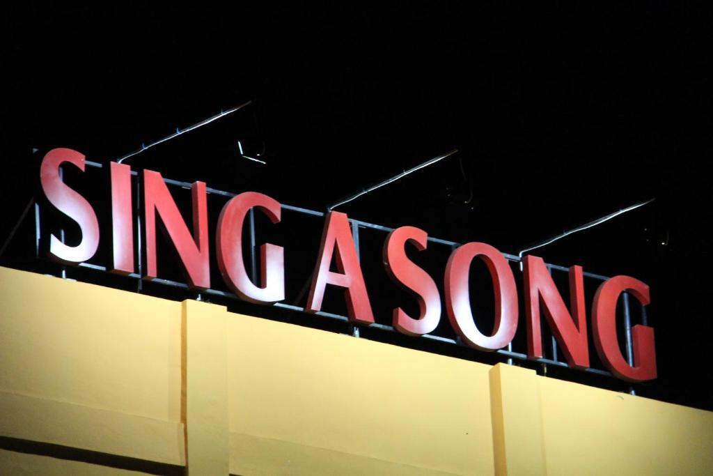 Hotel Sing A Song Pematang Siantar Bagian luar foto