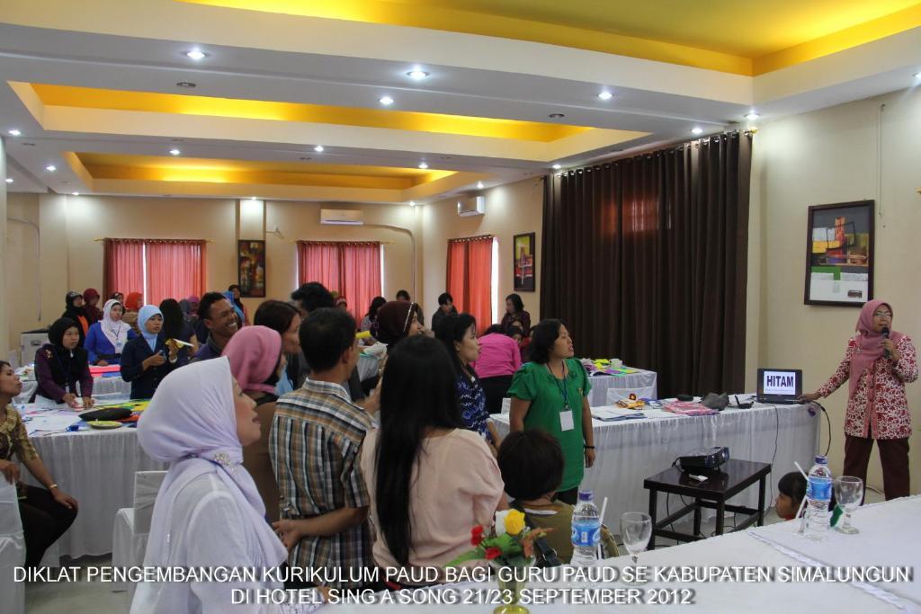 Hotel Sing A Song Pematang Siantar Bagian luar foto